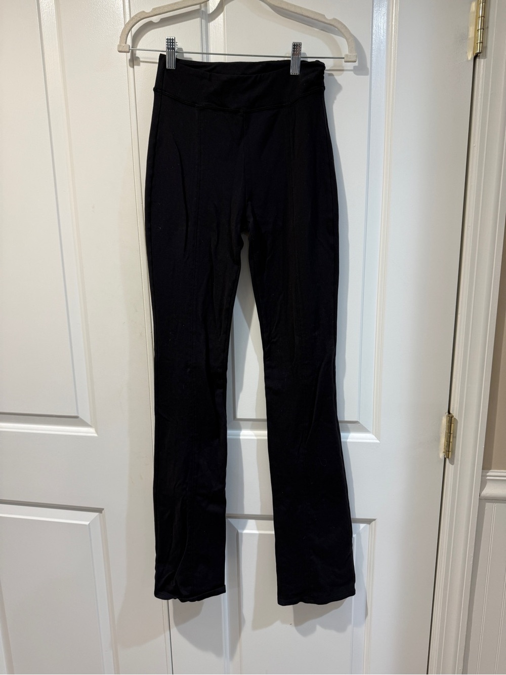 ALO Yoga Black High-Waist Flared Leggings with Subtle Logo
